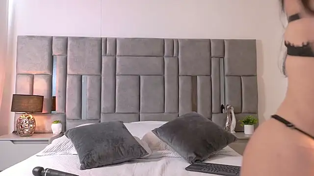 Karla Hudsson online show from November 17, 1:56 pm