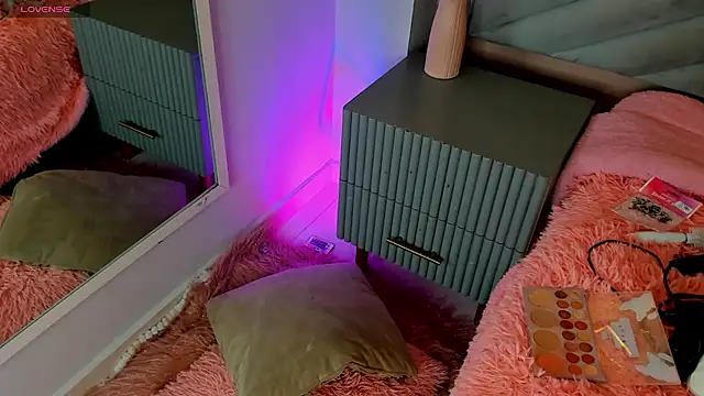 chelsea bolton  online show from January 8, 12:53 pm