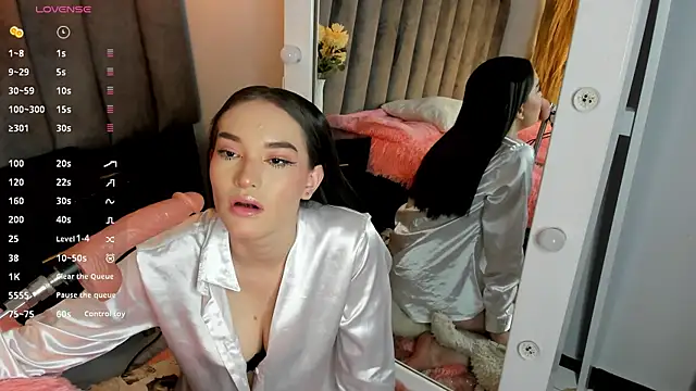 chelsea bolton  online show from September 30, 8:35 pm