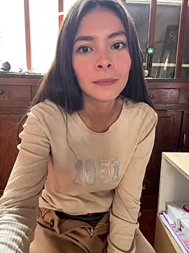 Aleska Miami online show from March 26, 2:30 pm