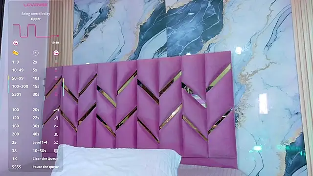 hotiergirl online show from February 4, 12:30 pm