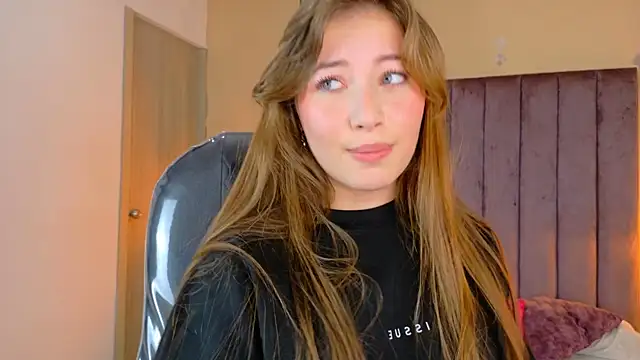 Dahlia Rousse online show from April 23, 11:18 pm