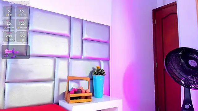 LovelyNickii online show from May 7, 2:10 pm