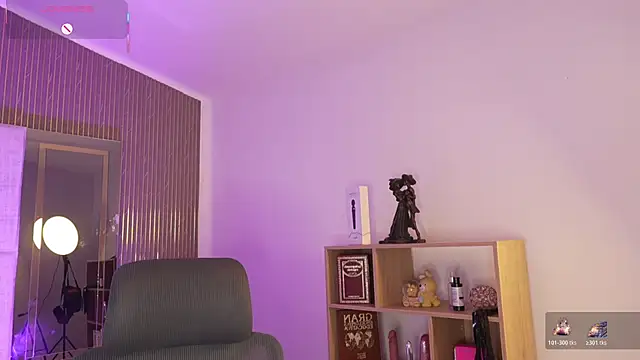 CleeoAdams  online show from December 5, 7:08 am