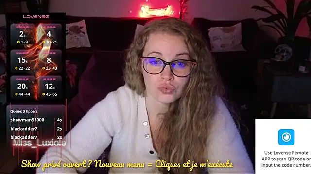 Snapshot of Miss_luxiole chatting on October 22, 11:21 pm Miss luxiole online show from October 22, 11:21 pm