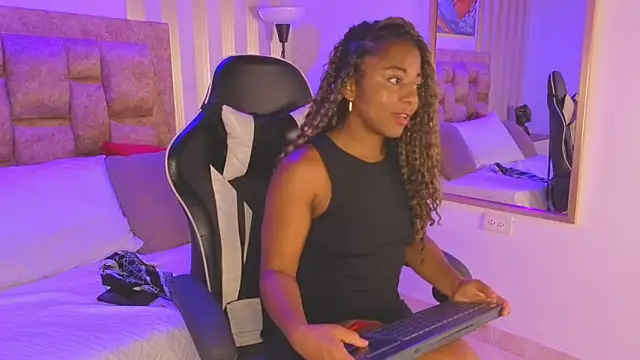 avis lara online show from March 17, 7:29 pm