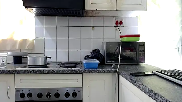 omalicha98 online show from October 13, 6:49 am