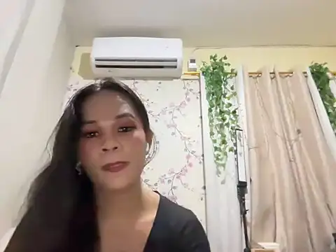 Snapshot of SophiaCourthaway chatting on October 28, 1:28 pm SophiaCourthaway online show from October 28, 1:28 pm