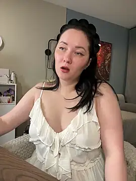 Kiss My Body online show from April 18, 6:10 pm