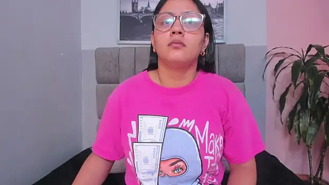 janna lopez  online show from December 5, 12:39 pm