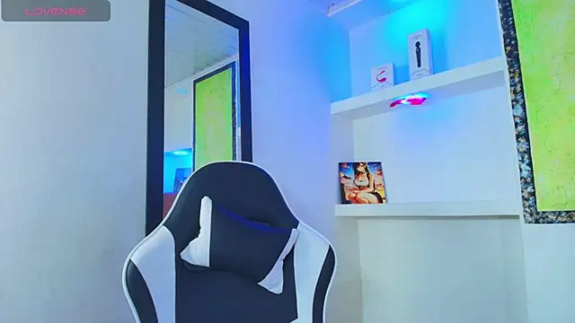 Snapshot of Miss_sparkle00 chatting on October 17, 9:56 am Miss sparkle00 online show from October 17, 9:56 am