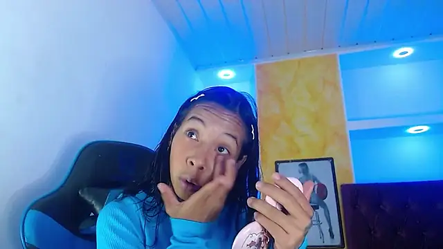 Snapshot of Miss_sparkle00 chatting on October 14, 4:15 am Miss sparkle00 online show from October 14, 4:15 am