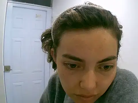VittoriaTaylor online show from June 8, 1:28 am