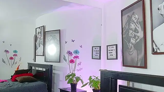 loretahorny online show from March 11, 1:14 pm