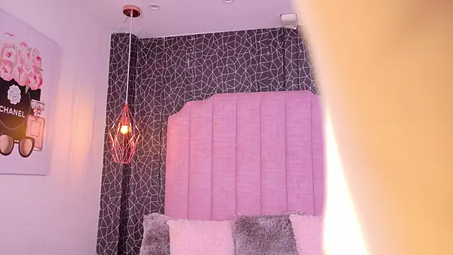 ArianaGolden online show from March 11, 5:04 pm