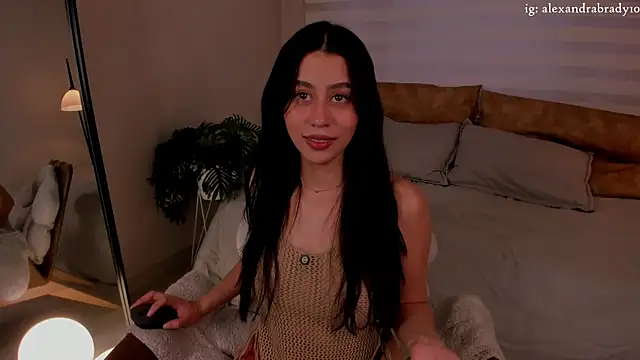 hannah brady online show from October 14, 9:39 pm