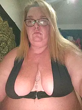 diosacurvy1984 online show from October 29, 5:59 pm