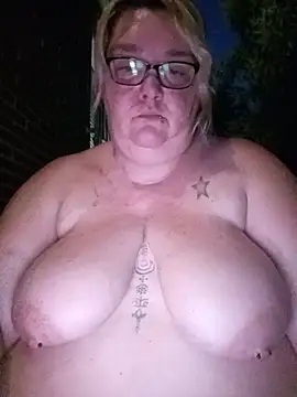 diosacurvy1984 online show from June 1, 8:21 pm