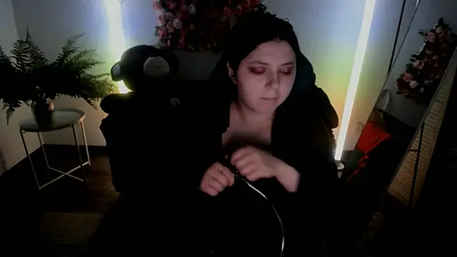 DiaAngell online show from June 5, 10:38 pm