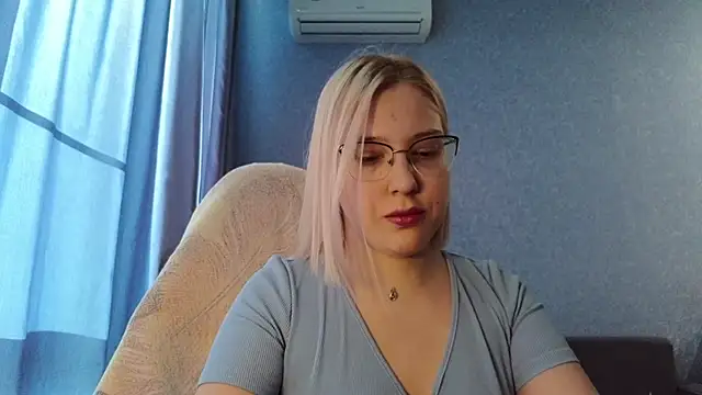 Snapshot of HotBrandyX chatting on October 18, 3:42 am HotBrandyX online show from October 18, 3:42 am