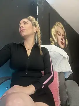 viktoria davis  online show from February 13, 11:39 pm