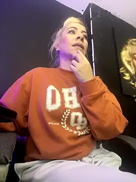 viktoria davis  online show from October 10, 1:32 am