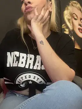 viktoria davis  online show from March 2, 2:00 am