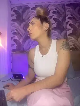 viktoria davis  online show from April 4, 10:52 pm