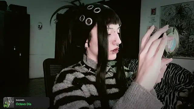 roxy toxic online show from April 3, 1:25 am