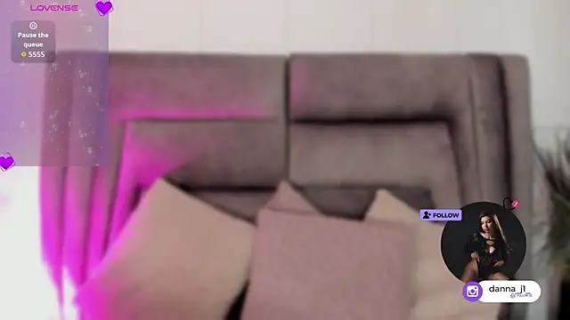 DannaJhonson1 online show from February 9, 7:05 pm