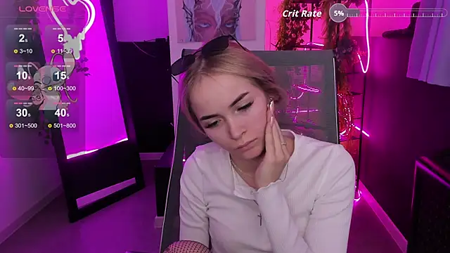 DakotaaJohnnson online show from October 17, 9:34 am