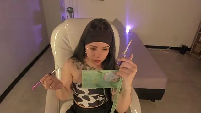 Nicole Foxx  online show from September 19, 7:35 pm