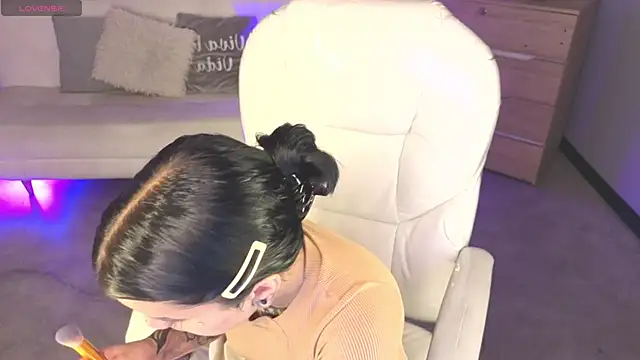 Nicole Foxx  online show from February 13, 8:43 pm