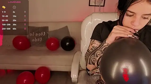 Nicole Foxx  online show from March 27, 8:09 pm