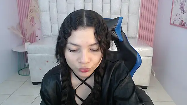 shalon diaz s online show from October 22, 4:34 pm