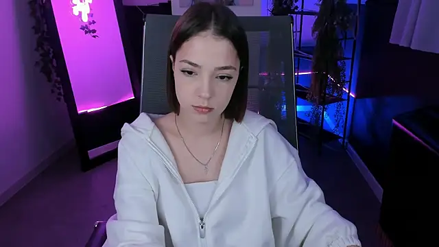 PamBeesly online show from October 21, 6:39 am