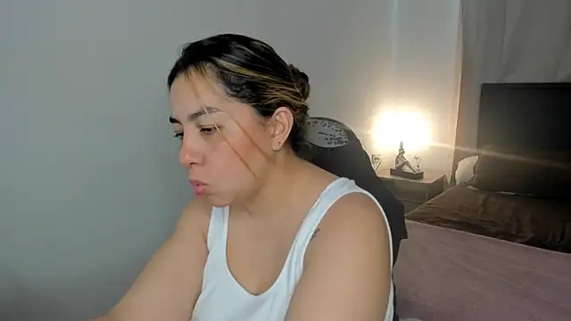 brithany olson25 online show from April 15, 6:41 pm