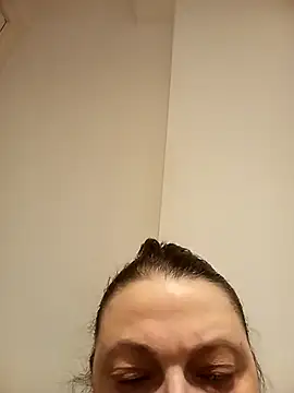 HotHornyEmmaX online show from December 15, 7:57 am