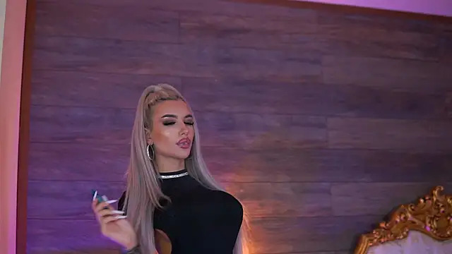 Juicy Jessye online show from September 14, 8:40 pm