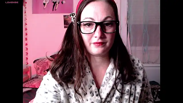 AdorahB3ll3 online show from April 7, 7:05 pm