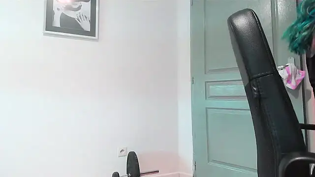 Snapshot of serena__vedette chatting on October 22, 11:37 am serena vedette online show from October 22, 11:37 am