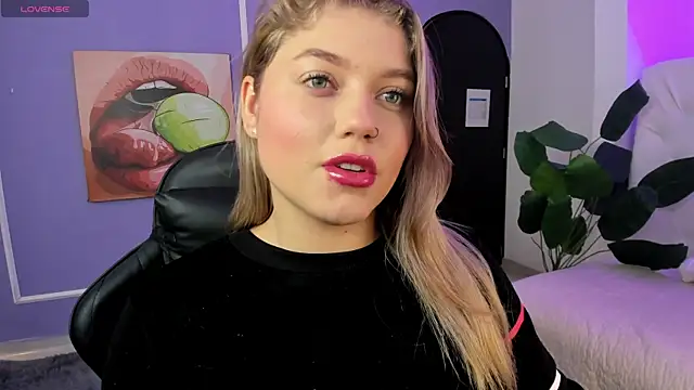 alaia greyy online show from November 25, 12:51 pm