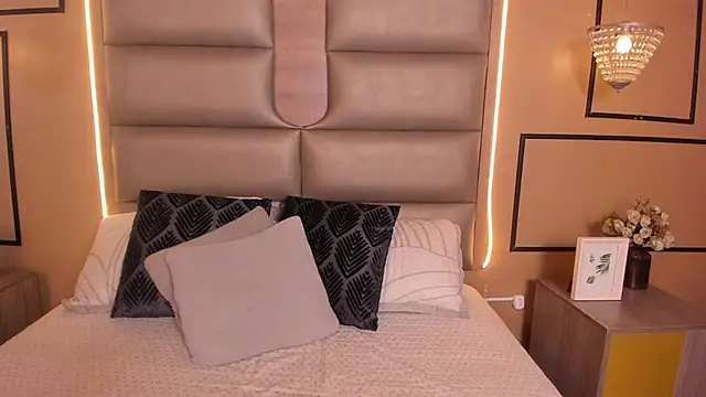 CAYLINCOLLINS online show from January 14, 3:22 am