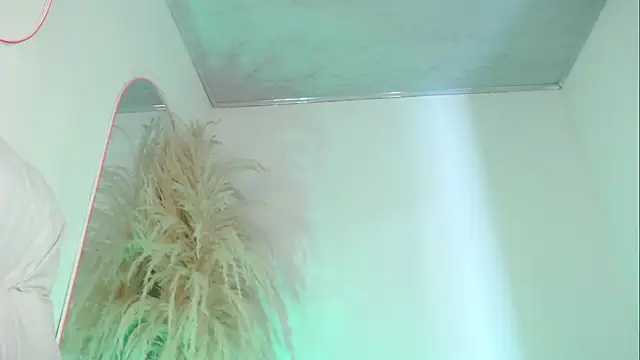 Sofi BBW online show from December 17, 1:15 pm