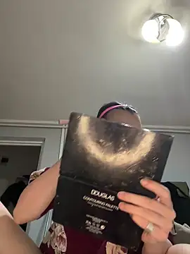 bunnythetailor online show from February 19, 9:13 pm