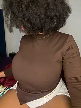 Boneca25 online show from November 3, 10:52 am