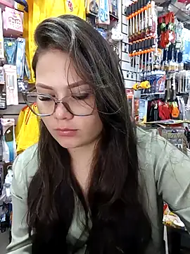 Vale Saenzz online show from March 28, 4:50 pm