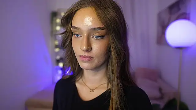 Clara Nia online show from December 1, 8:22 pm