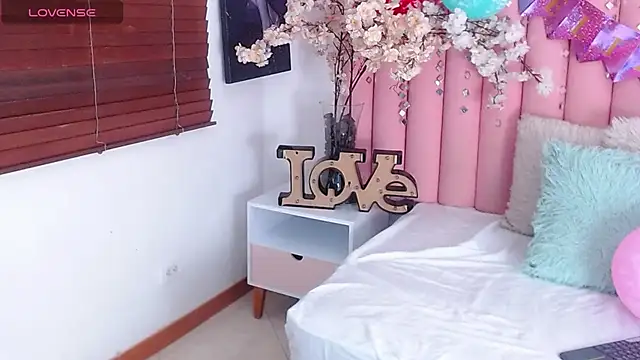 LalyCastro online show from November 22, 6:10 pm