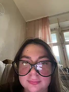 DearAlise online show from November 7, 10:54 am